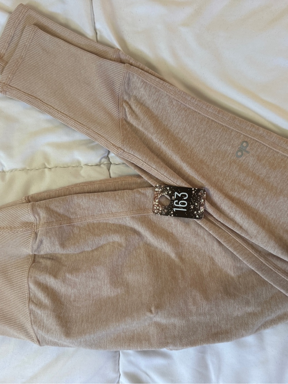 163 ALO Yoga Ribbed Leggings
